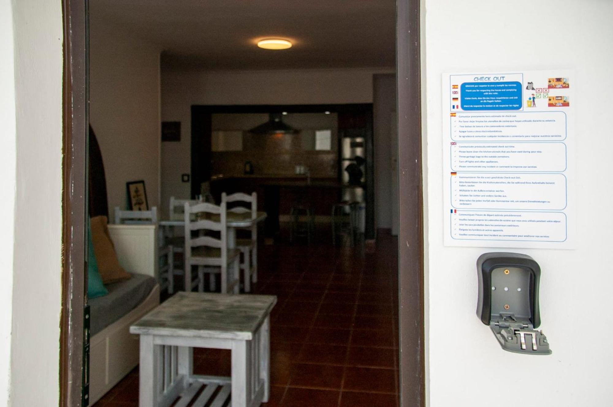 Famara Surf Apartment ภายนอก รูปภาพ
